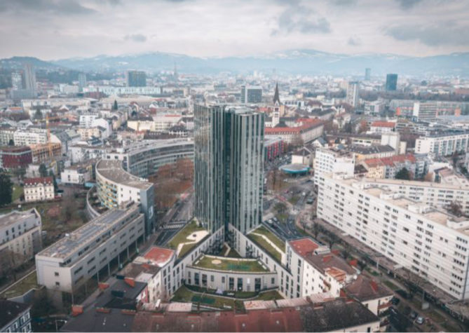 HighFiveLinz_Image7SQ:669x475