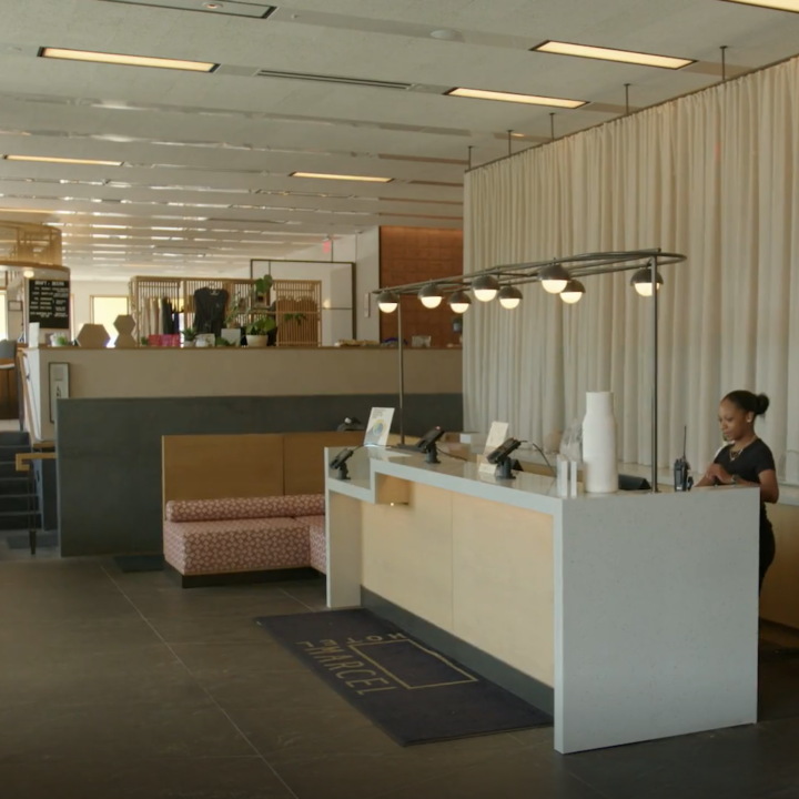 Hotel_Marcel_reception:720x720%281-1%29