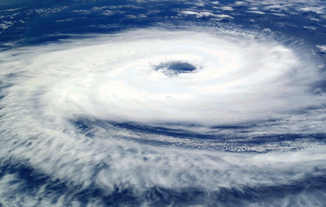 Huracán visto desde globo terráqueo