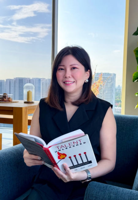 IVY PHANG-People and Communications Senior Generalist