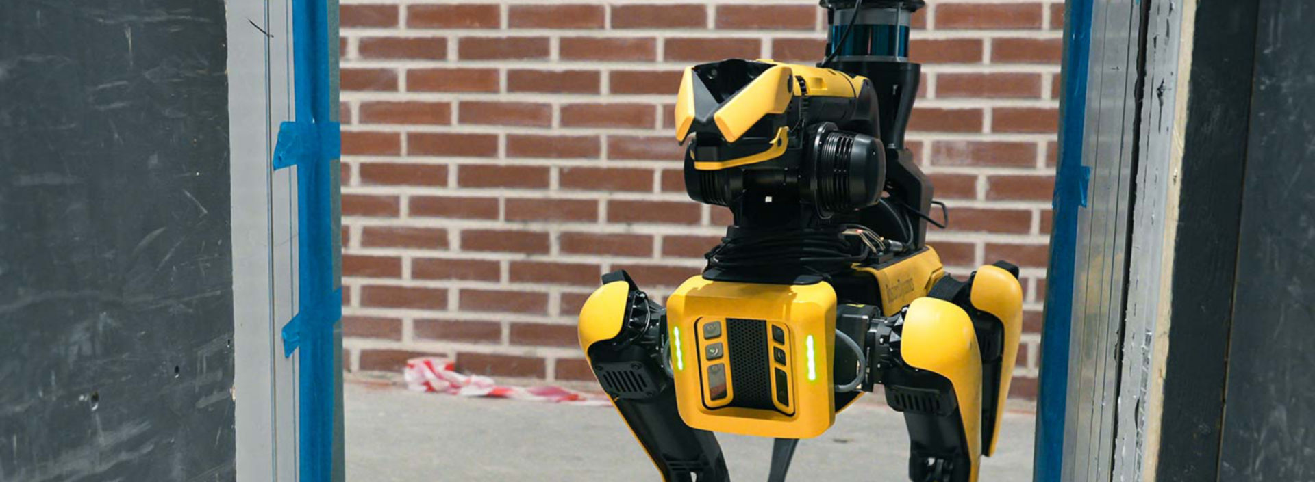 KONE-ACTOR-construction-site-robot-dog-4-1500x1500-FB-LI:1920x705%28hero%29