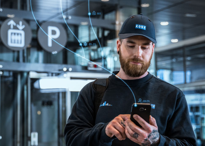 KONE-technician-2_with_graphics:669x475