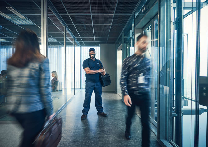 KONE_24-7_OFFICE_TECHNICIAN_high_res:669x475