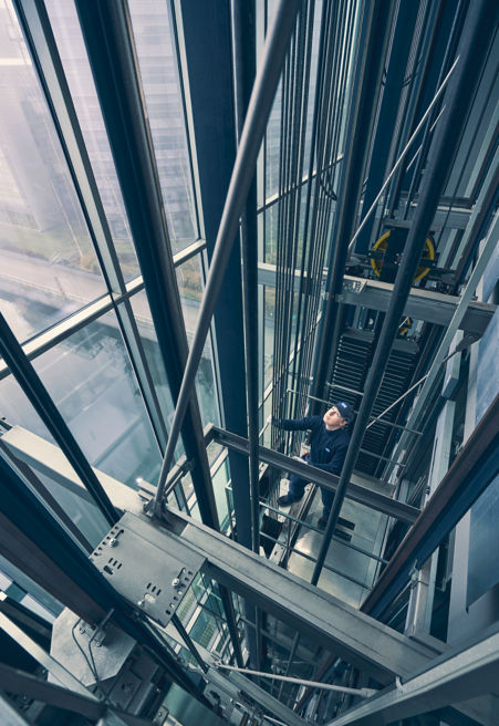 KONE_24-7_maintenance_technician_working_high_res:451x656%2811-16%29