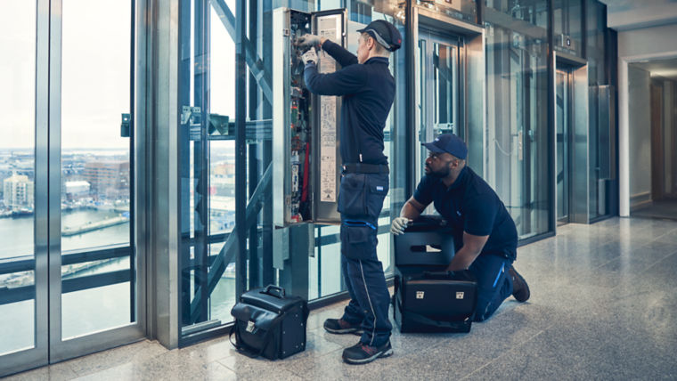 KONE_24-7_technicians_high_res:760x428%2816-9%29