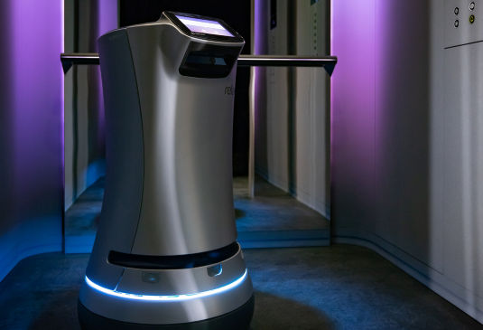 KONE_DX_Class_Savioke_robot_02:535x365