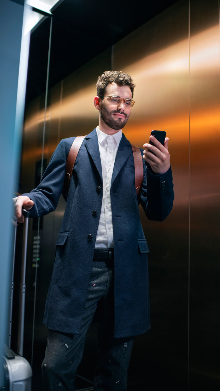 KONE_Feat_Architect_Portrait-004:750x1334