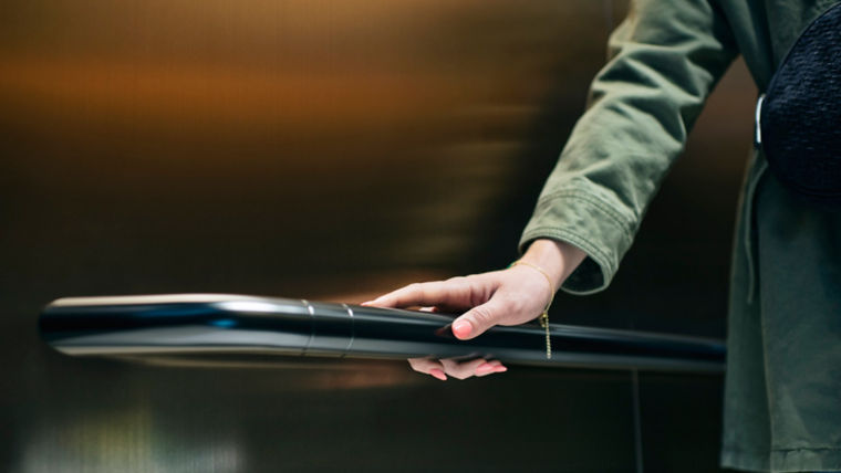 KONE_Feat_Handrail_B_Landscape-004-1:760x428%2816-9%29