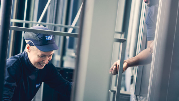 KONE_maintenance_technicians_working_together_high_res:760x428%2816-9%29