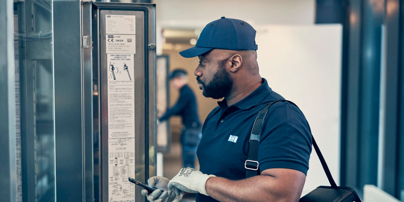 KONE_maintenance_technicians_working_with_elevators:820x410%282-1%29