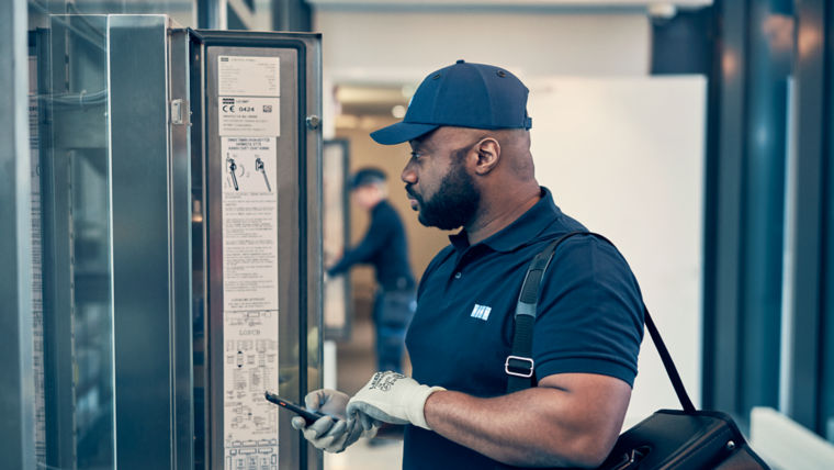 KONE_maintenance_technicians_working_with_elevators_high_res:760x428%2816-9%29