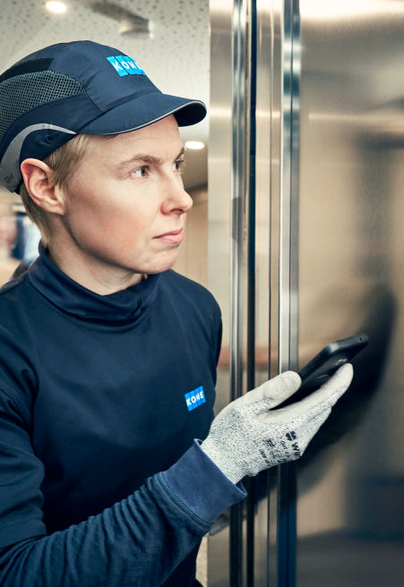 KONE_technician_high_res:451x656%2811-16%29