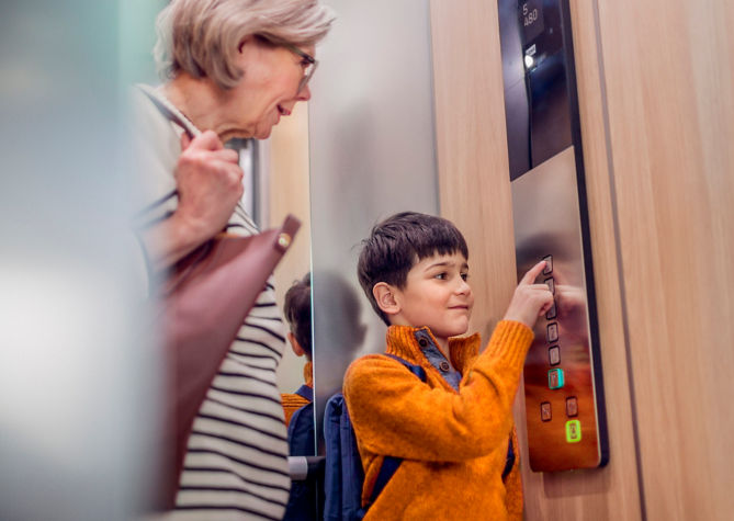 Kone-NE-Boy_and_OldWoman_Set2-B-21-Edit_2:669x475