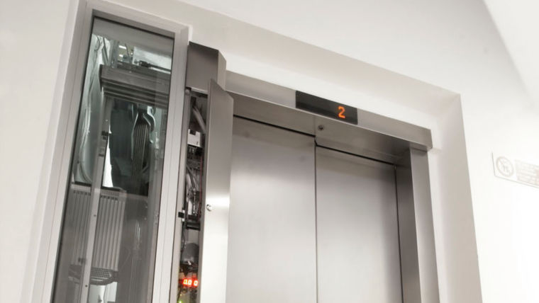 Elevador KONE visto desde afuera