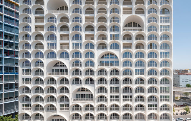 La-Porte-Bleue-Pietri-Architectes