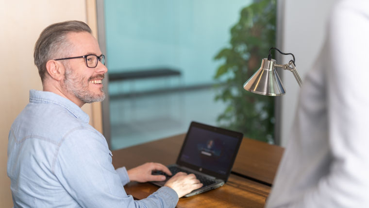 Man-and-laptop:760x428%2816-9%29