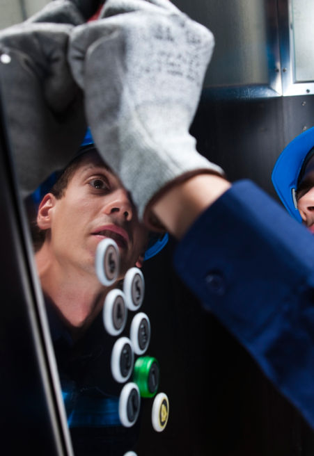 Modernization_Service_Technician1:451x656%2811-16%29