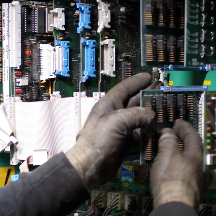 Opera-Lyon-technician:720x720%281-1%29