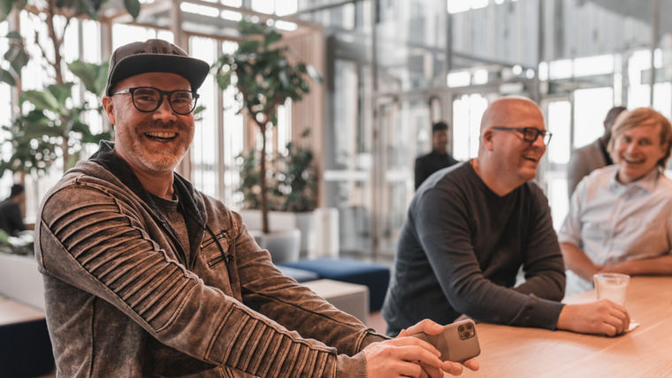 People_2-2:760x428%2816-9%29