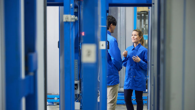 People_3-3:760x428%2816-9%29