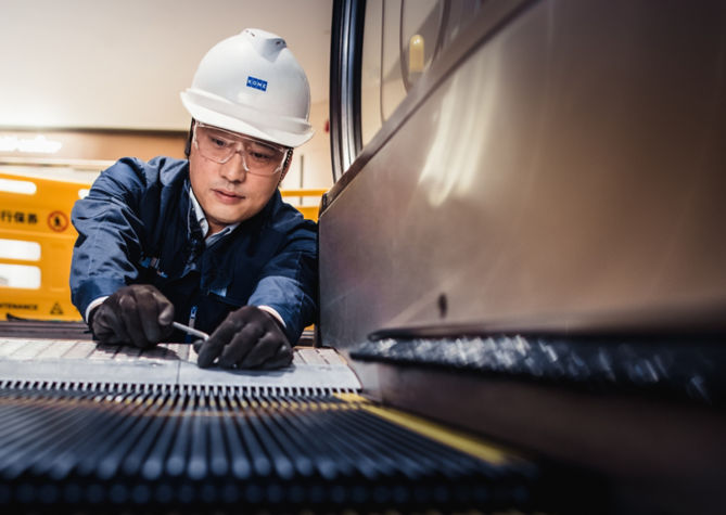 Service_technician_Escalator_Shanghai--13:669x475