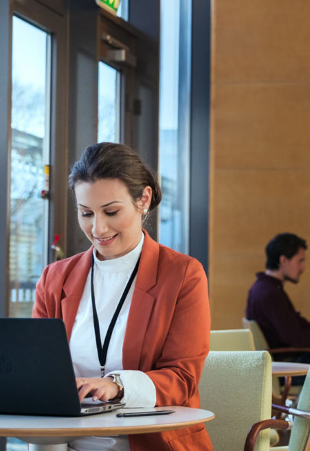 Woman-with-laptop-2:451x656%2811-16%29