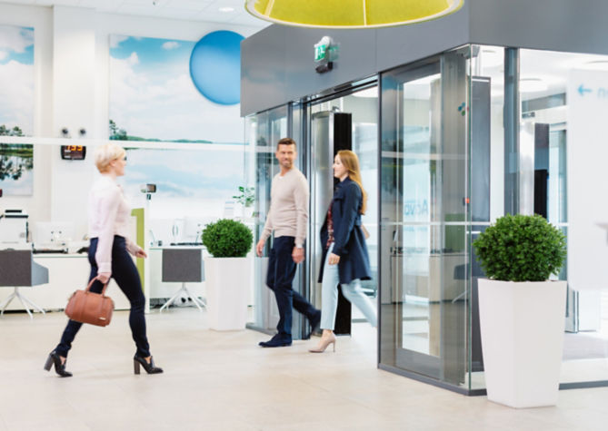 aava-doors-users-2-HR:669x475