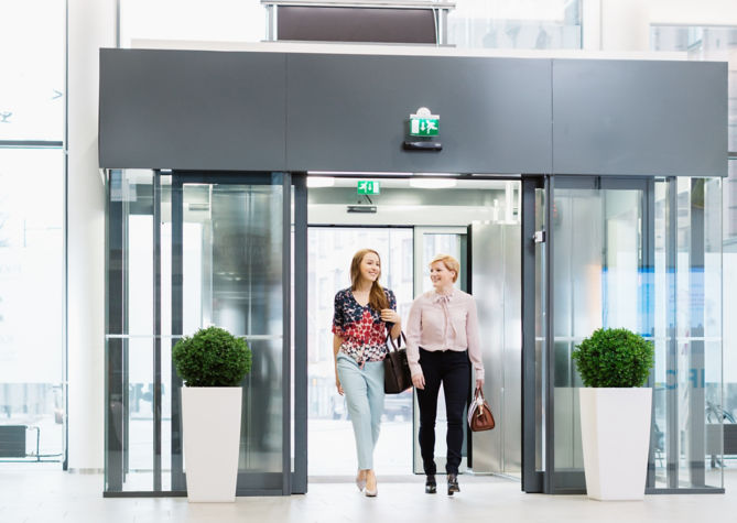 aava-doors-users-3-HR:669x475