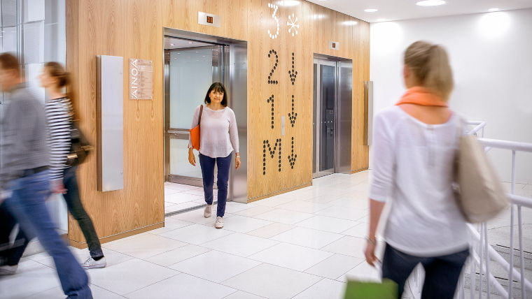 ainoa_elevator_lobby_peopleflow:760x428%2816-9%29