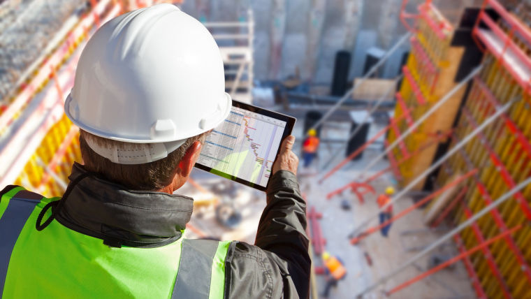 architect_on_construction_site_with_tablet-3:760x428%2816-9%29