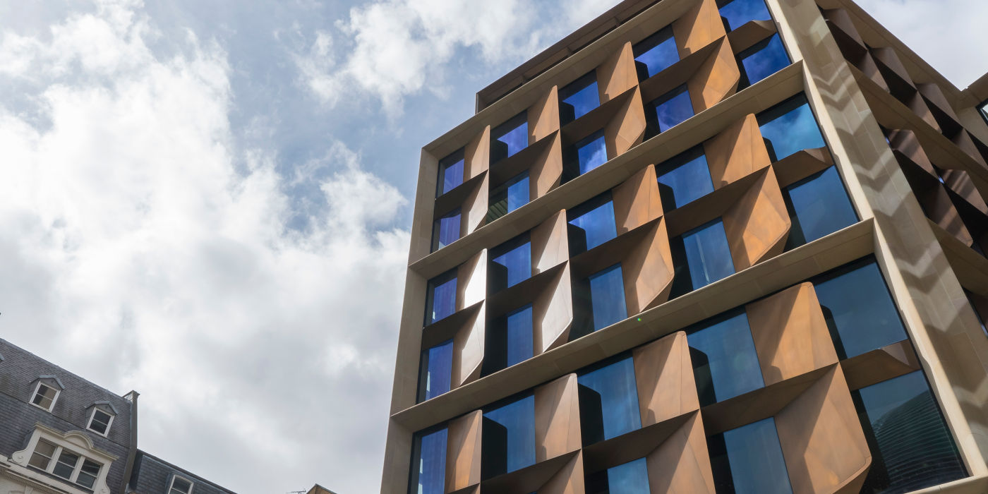bloomberg-london-img:1400x700