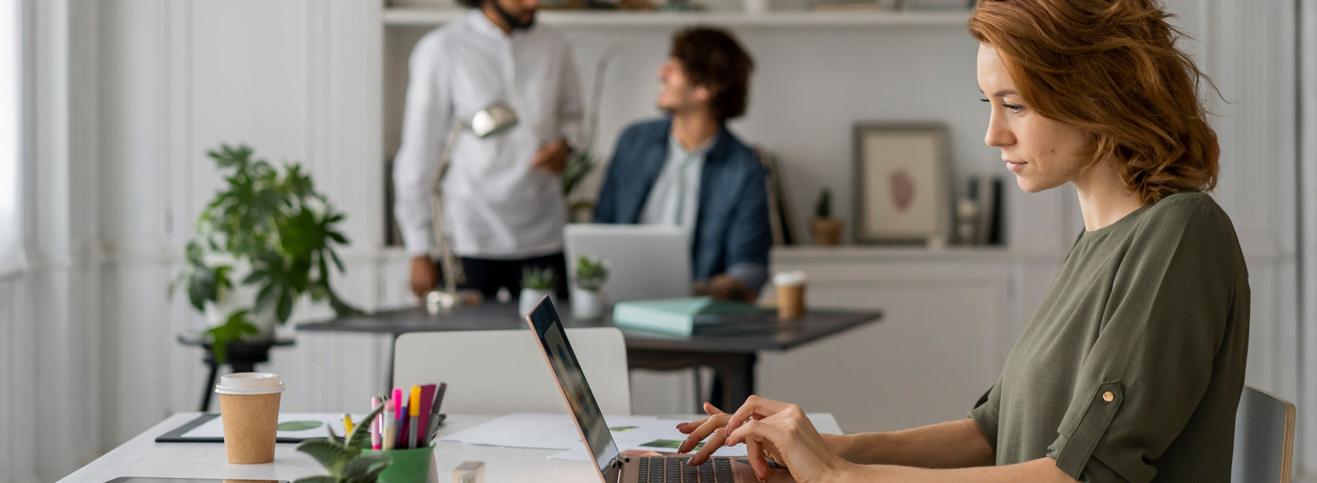 girl_in_the_office_shutterstock_1874420602:1920x705%28hero%29