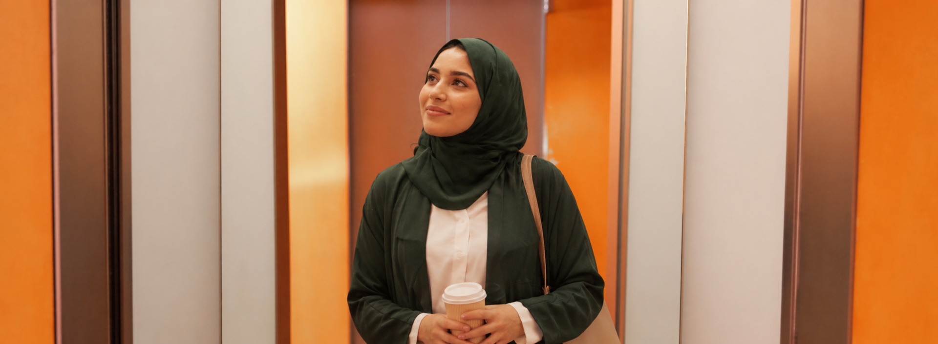 hero_image_saudi_lady_ai_gen_2:1920x705%28hero%29