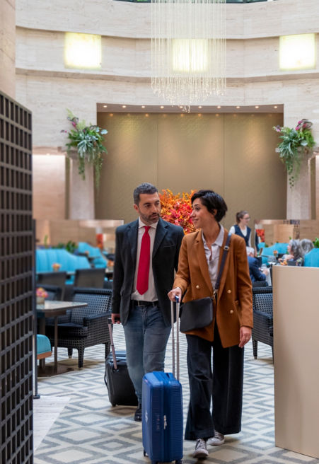 man_and_woman_in_hotel_lobby:451x656%2811-16%29