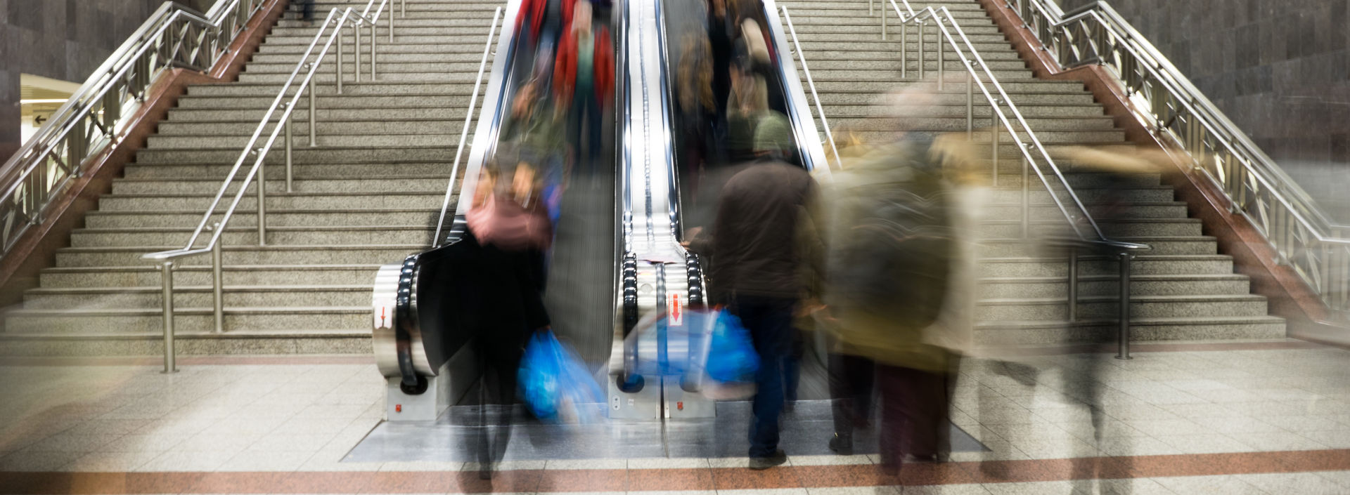 passengers-in-the-subway-station-in-athens-greece-2023-11-27-05-11-48-utc:1920x705%28hero%29