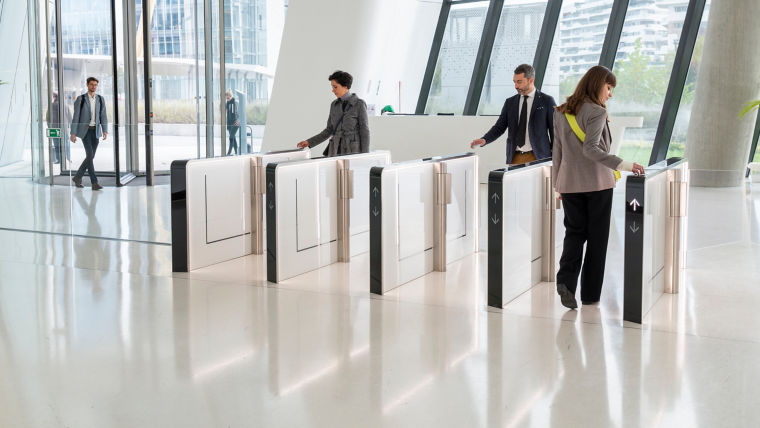 people_entering_in_office-1:760x428%2816-9%29