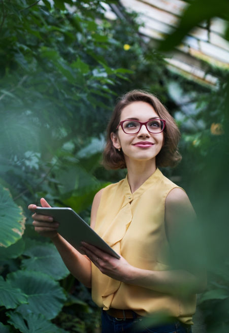 shutterstock_1681845400-1:451x656%2811-16%29