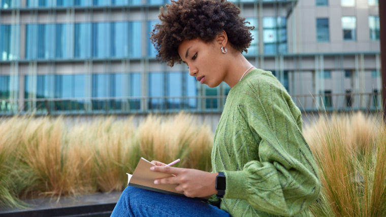 shutterstock_2082351337:760x428%2816-9%29