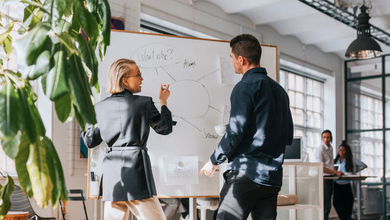 shutterstock_2294642399:760x428%2816-9%29