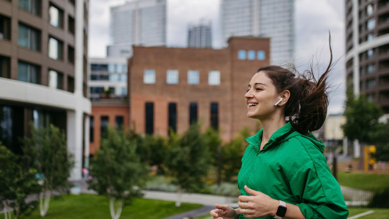 shutterstock_2394996383:760x428%2816-9%29