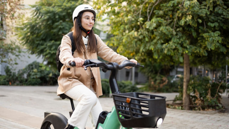 shutterstock_2406058603:760x428%2816-9%29