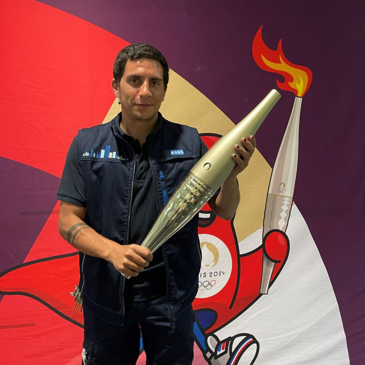 technician-william-with-olympic-torch:720x720%281-1%29