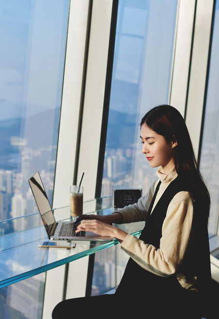 women_working_on_laptop:451x656%2811-16%29