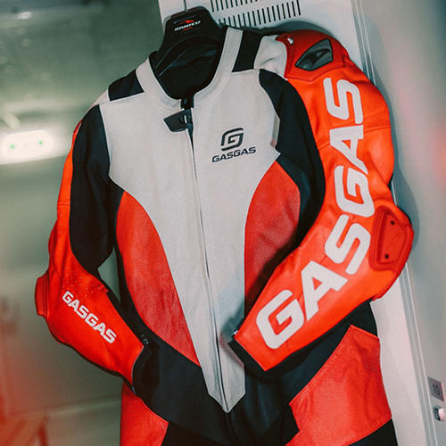 GASGAS PARTNERS WITH GIMOTO TO OFFER FULLY CUSTOMIZED SUPERMOTO SUITS