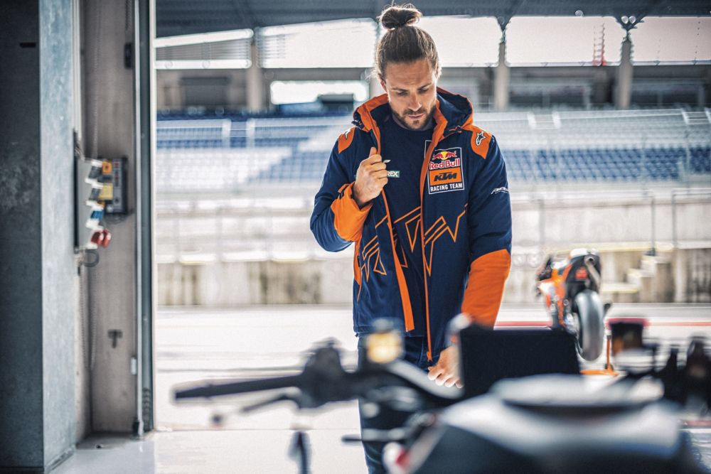 KTM : NOUVELLE GAMME DE VÊTEMENTS CASUAL ET D'ACCESSOIRES KTM