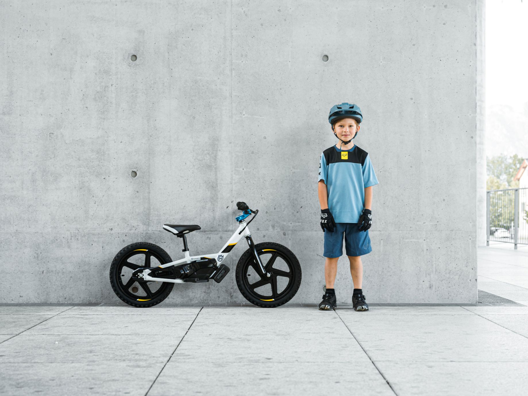 Bicicleta para niño eléctrica husqvarna replica 12edrive - RS-Shop