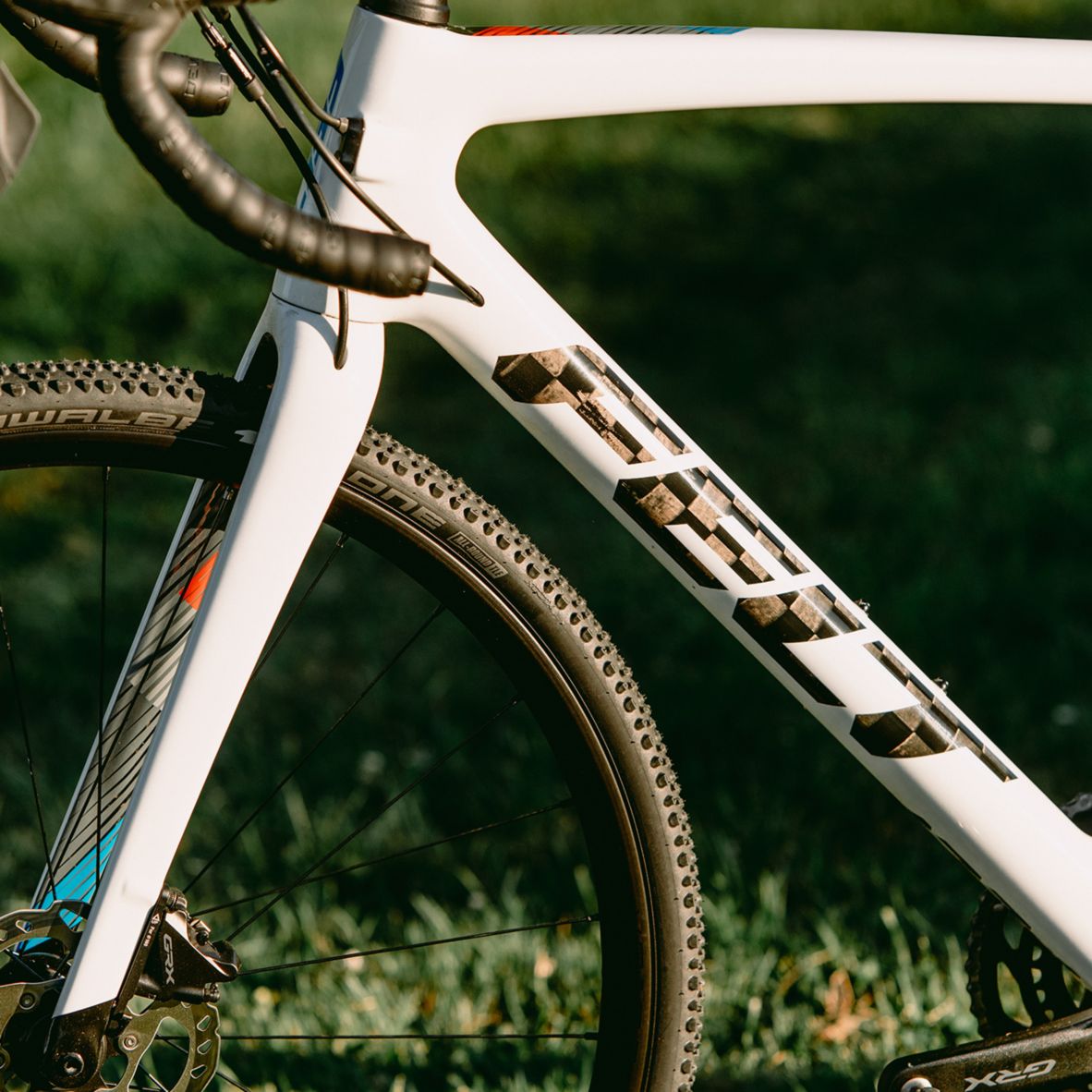 Différences entre le cyclocross et le gravel bike: lequel choisir?