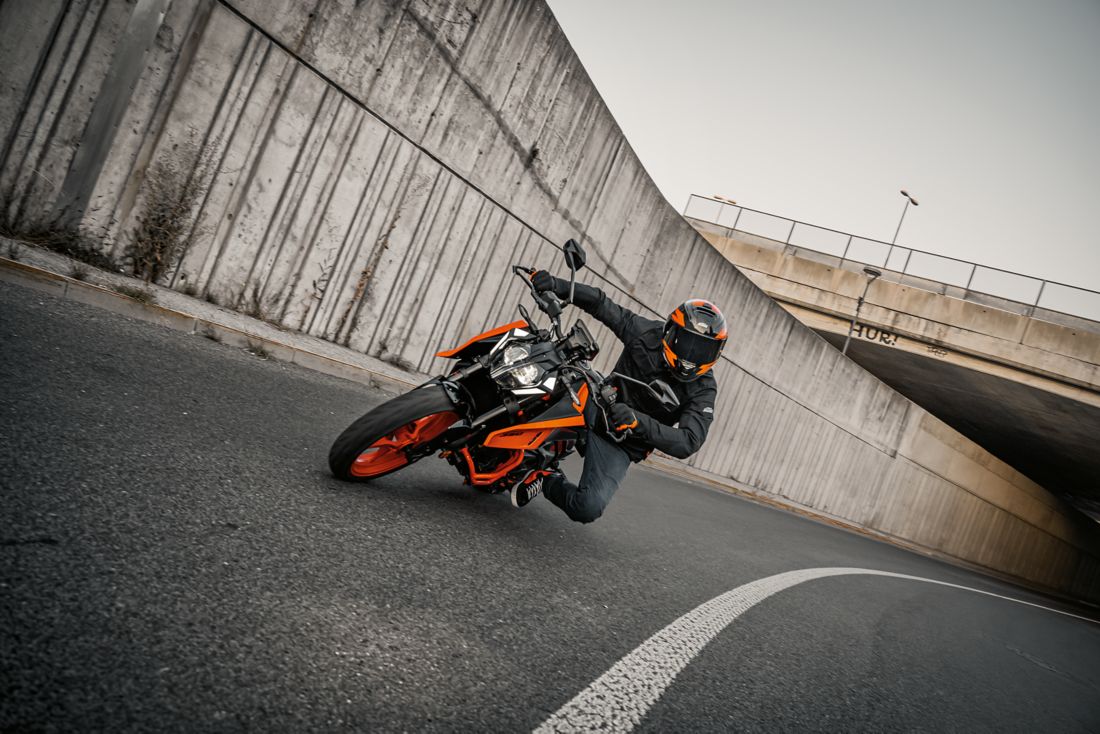 KTM PowerWear - 着ることのできるパフォーマンス KTM PowerWear - 着ることのできるパフォーマンス