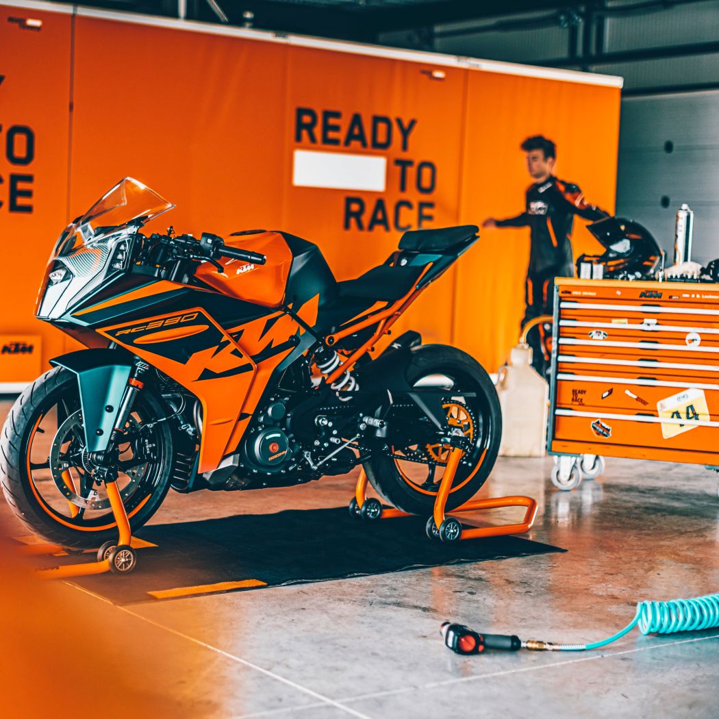 KTM スーパースポーツ - 解き放たれたスピードと精度 | KTM 日本