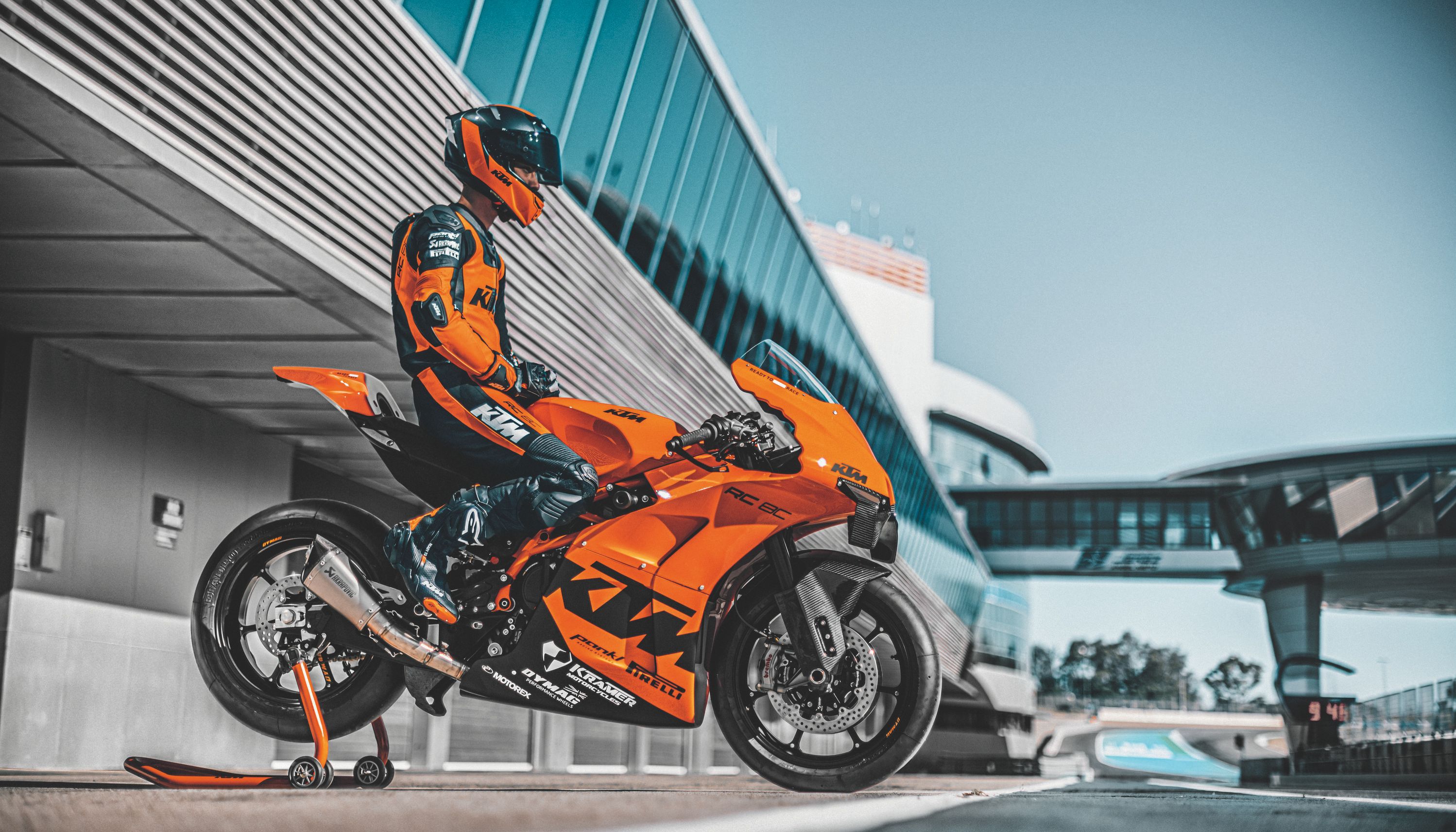 KTM lança a esportiva para pista RC 8C com preço na casa dos R